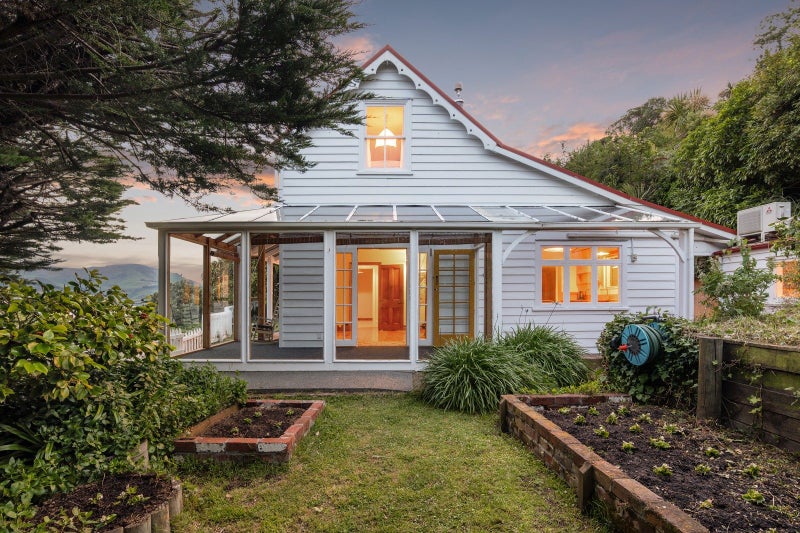 Timeless Lyttelton character64472932350850110