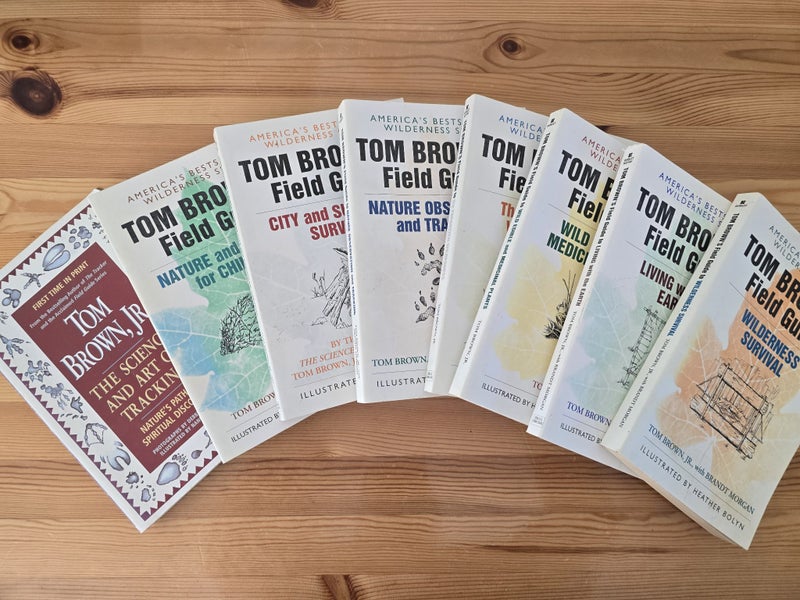 Tom Brown Jr's Field guide survival series & The Art of tracking Carousel 1