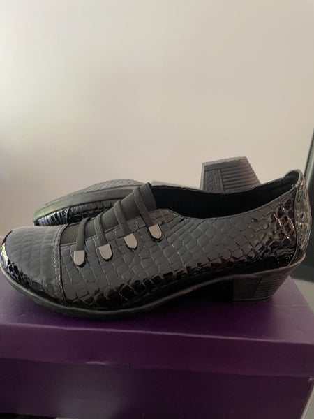 Brand new - never worn Carousel 1