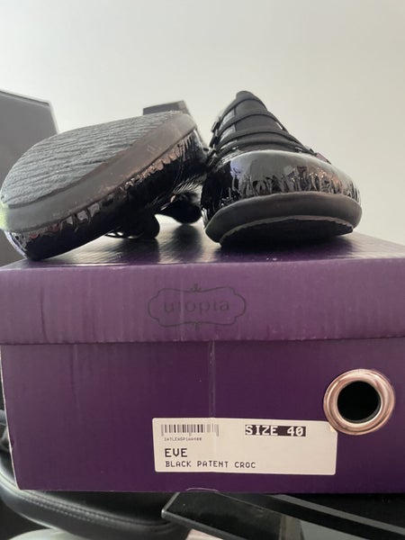 Brand new - never worn Carousel 3