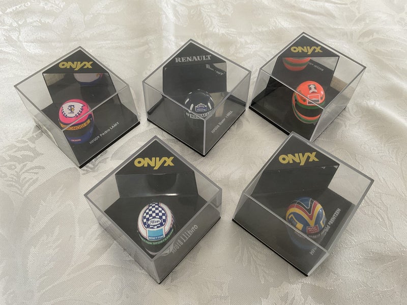 Onyx 1/12 Scale Miniature F1 Driver Helmet Collection Carousel 1