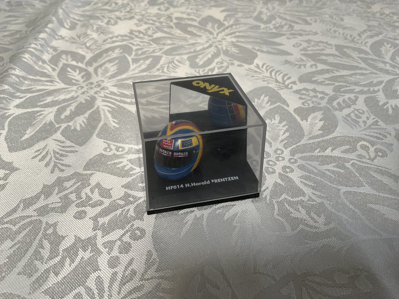 Onyx 1/12 Scale Miniature F1 Driver Helmet Collection Carousel 7