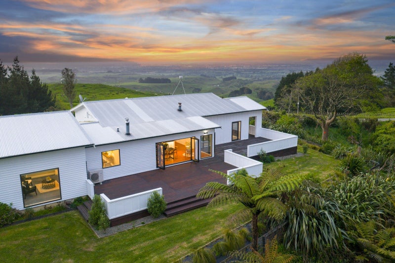 Hilltop 6 Bedroom Country Retreat –...64473226075010111