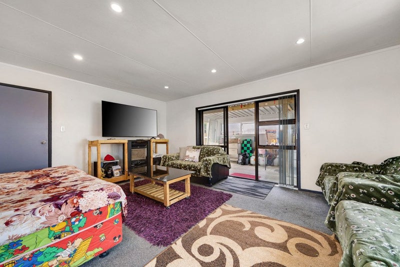 GET IN BEFORE THE BANK GETS IN!64473323976065111