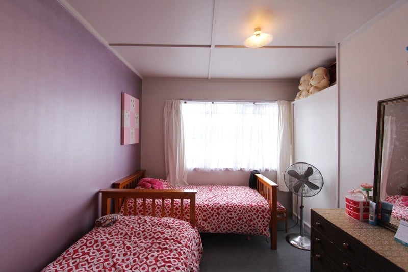 Manurewa, 3 bedrooms64473324049281112