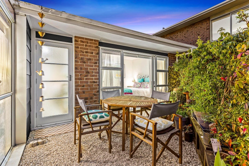 Vendor Says Sell! - Solid, Sunny & Seaside $899K64473519055619114