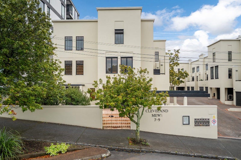 MORTGAGEE AUCTION – Double Grammar Zone64473617801474110