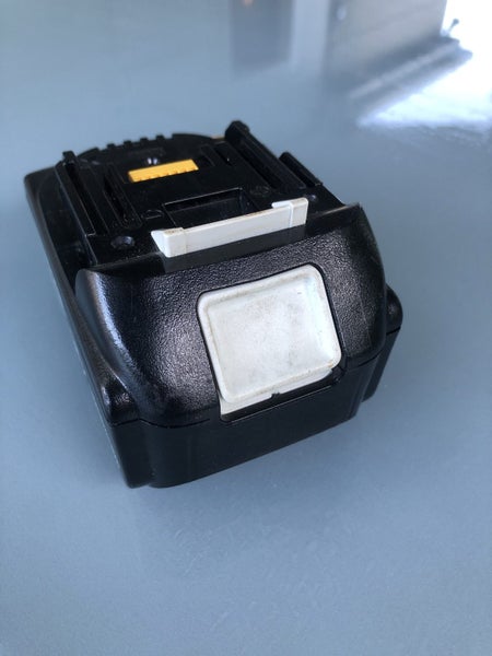 Makita 18v 5AH battery Carousel 4