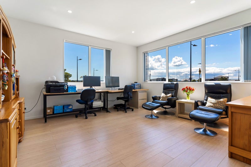 5-Bedroom Single-Level Home on a 560m² Corner Site64504330029827114