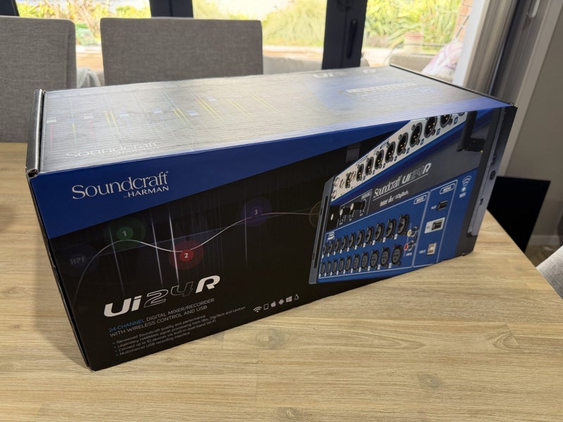 SOUNDCRAFT UI/24 Mixer Carousel 2