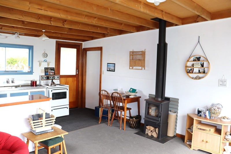 Relaxing by the Sea64475022865282114