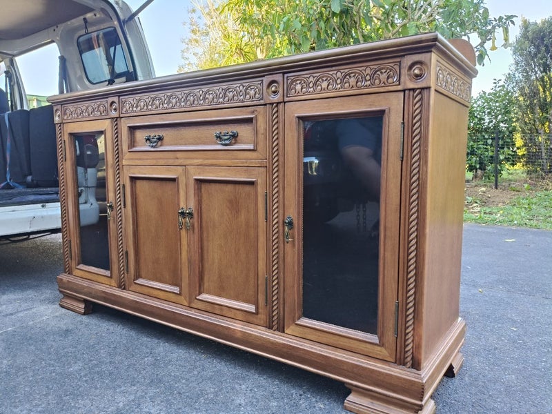 Solid Oak Sideboard / Buffet – Excellent Condition – Beautiful Carved Detail64480269465473110