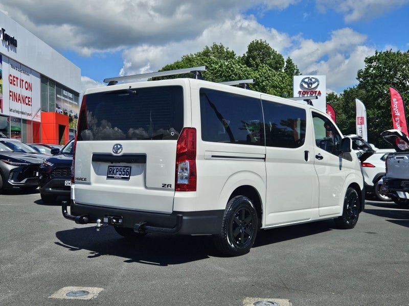 2025 Toyota Hiace ZR 2.8DT64636542997633112