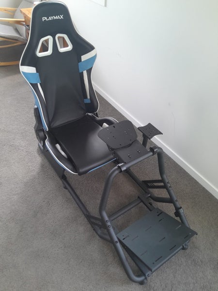 Sim racing rig and triple monitor stand Carousel 2