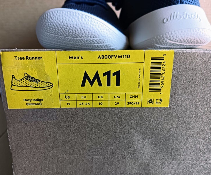 Men's Tree Runner sneakers by the brand Allbirds. Carousel 3