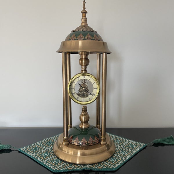 Vintage-Style Skeletal Table Clock – Quiet Quartz, Decorative Retro Design Carousel 1