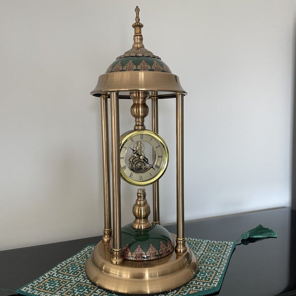 Vintage-Style Skeletal Table Clock – Quiet Quartz, Decorative Retro Design Carousel 9