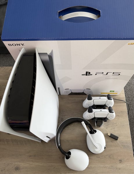 Sony PlayStation 5 + Sony INZONE H7 Wireless Gaming Headset Carousel 2