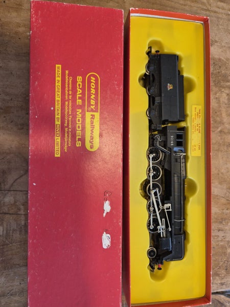 Hornby and Airfix trains and tracks64482897601538110