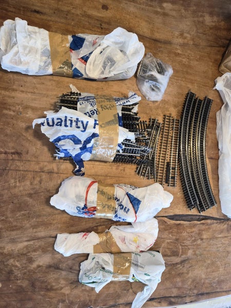 Hornby and Airfix trains and tracks64482897601538114