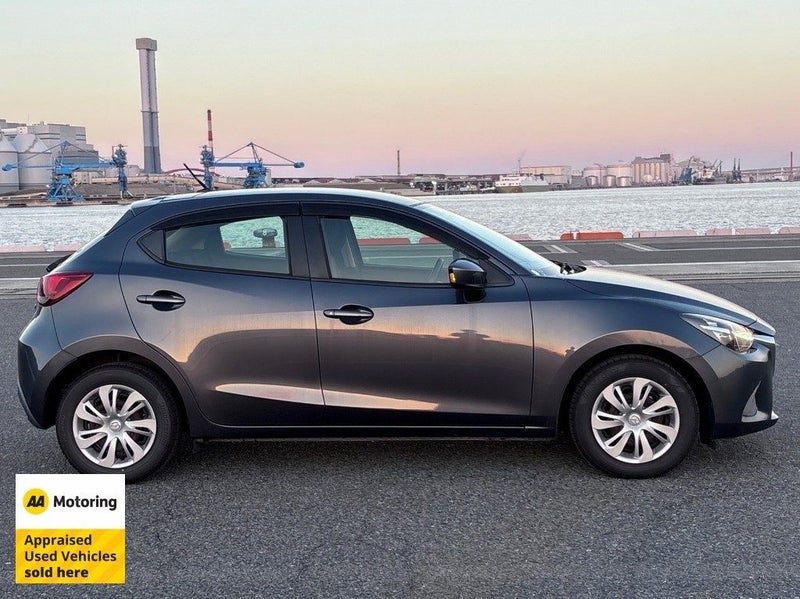 2014 Mazda Demio 13S / Low kms64638340510977112