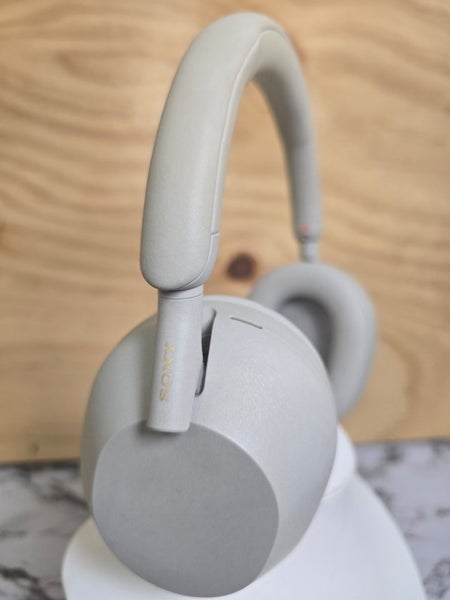 Sony WH-1000XM5 Bluetooth Headphones Carousel 2