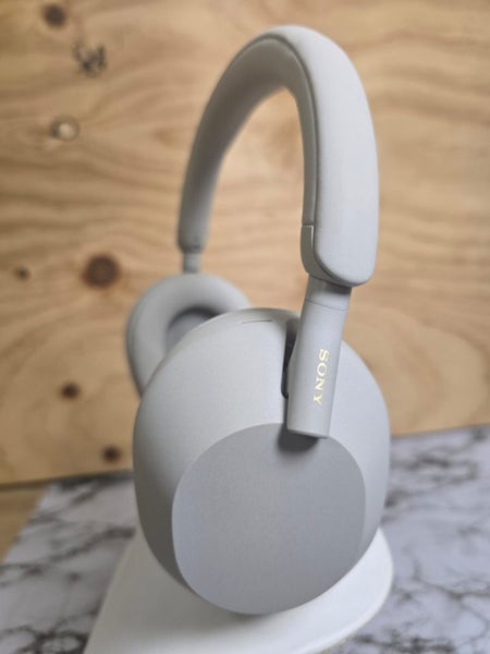 Sony WH-1000XM5 Bluetooth Headphones Carousel 2