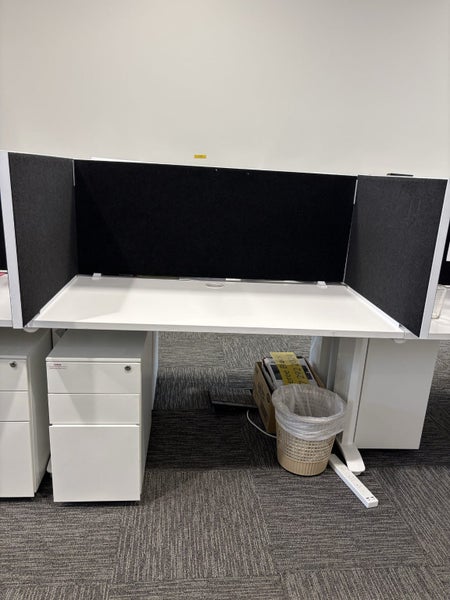 Pod of 6 desks with dividers64483361380354112