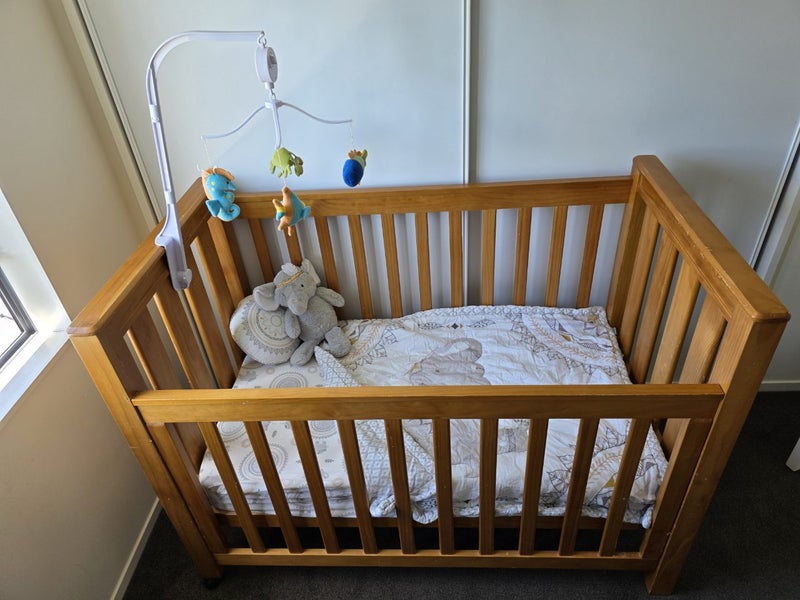 Solid Genesis pine wood cot Carousel 1