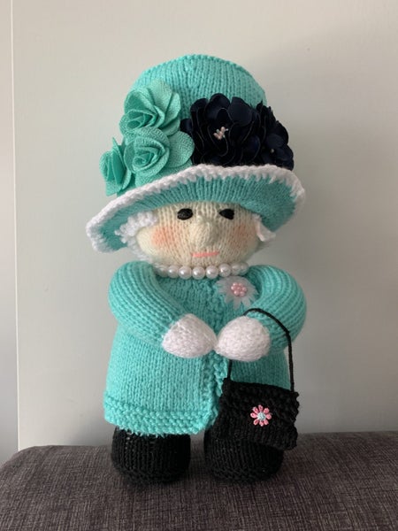 Hand Knitted Toy - Queen Elizabeth 11 Carousel 1