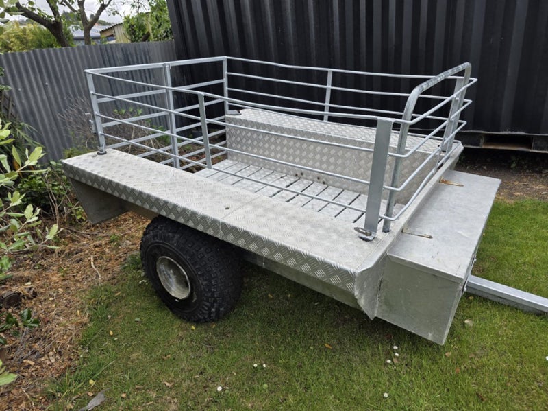 ATV Stock trailer Carousel 1