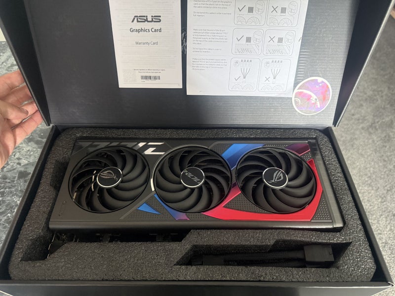 RTX 4070 ASUS ROG Strix – High-End GPU, Mint Condition, Boxed Carousel 1