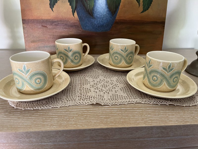 Crown Lynn Cups and lSaucers d185 Carousel 1