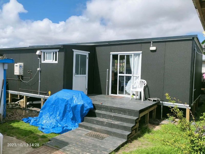 Portable cabin Kitset 4.75M x 3m dark grey /white colour kitset Carousel 9