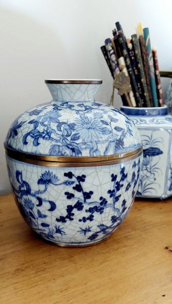 ORIENTAL LIDDED JAR with BRASS RIMS *GORGEOUS FLORALS with ALL-OVER CRAZING64484408527746111