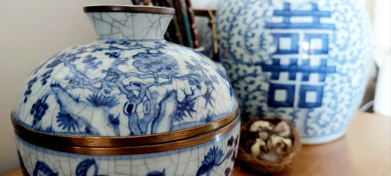 ORIENTAL LIDDED JAR with BRASS RIMS *GORGEOUS FLORALS with ALL-OVER CRAZING64484408527746113