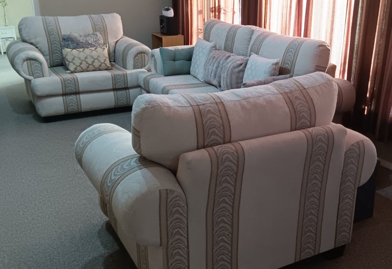 Immaculate "Vogue" 3-Piece Lounge Suite – Premium NZ Quality – Zero Sag64675138315393112