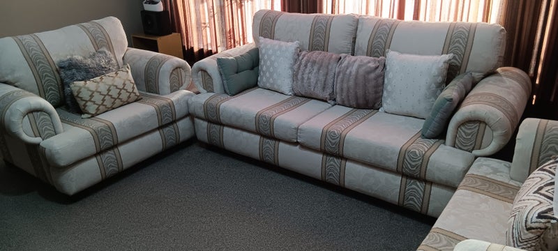 Immaculate "Vogue" 3-Piece Lounge Suite – Premium NZ Quality – Zero Sag64675138315393114