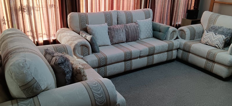 Immaculate "Vogue" 3-Piece Lounge Suite – Premium NZ Quality – Zero Sag64675138315393111