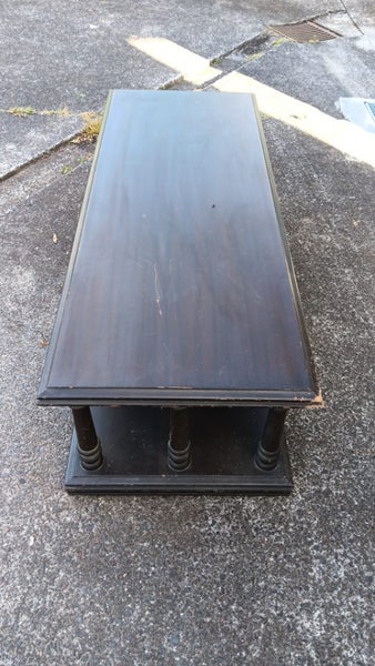 Coffee table, slightly chewed Carousel 2