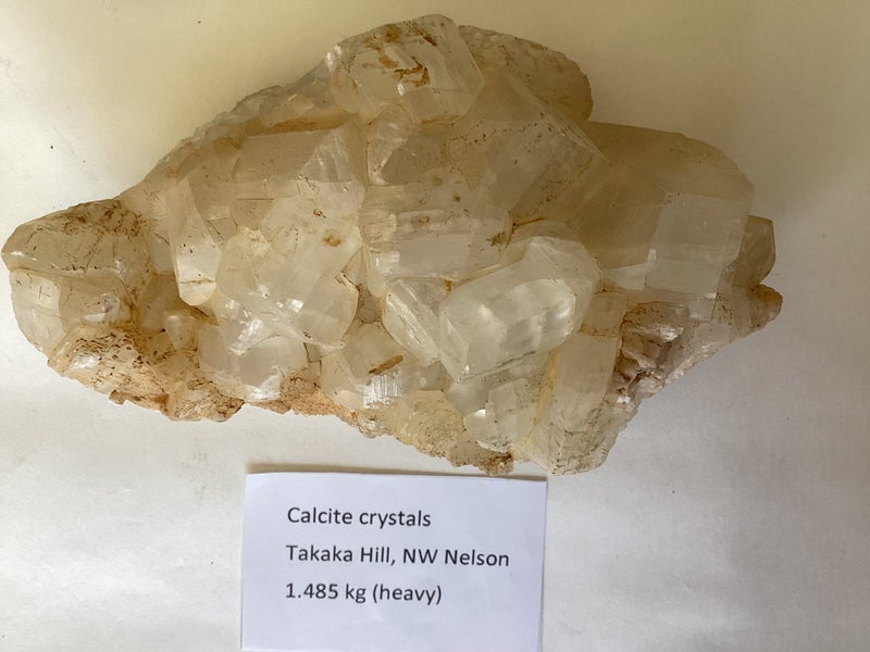Calcite crystals Carousel 1