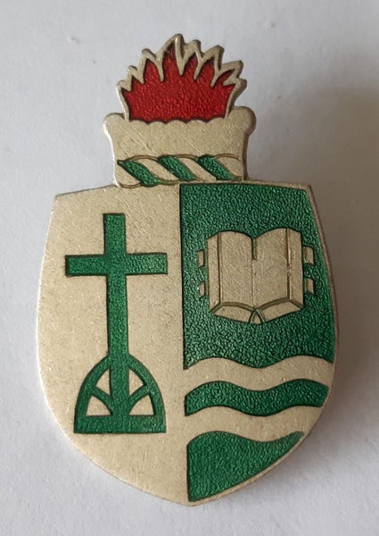 Selwyn College badge enamelled Carousel 1