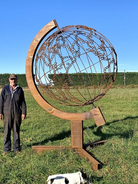 Reobar Sculpture Globe Carousel 1