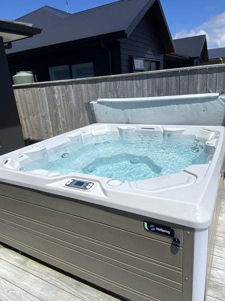 HotSpring 7-Seater Spa (Flash Model)64494104973186110