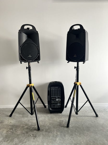 Behringer Europort PPA2000BT + Hercules Speaker Stands Carousel 1