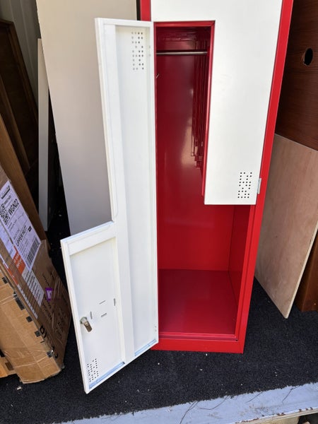 1 x Precision Locker #2 (red frame/white doors) Carousel 4