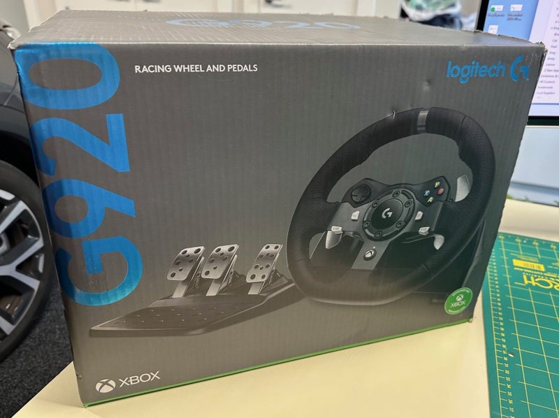 Logitech G920 X-BOX Racing Wheel and Pedals64495110374401111