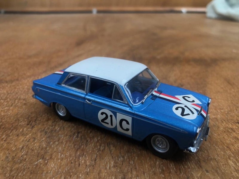 Classic Carlectables !/43 Mk1 Cortina Carousel 1