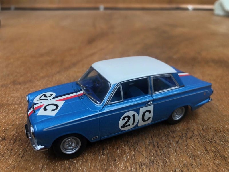Classic Carlectables !/43 Mk1 Cortina Carousel 2