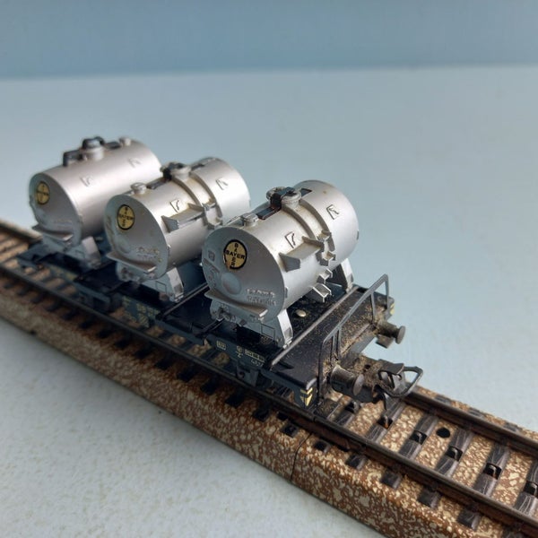 Marklin HO 4520 3-Cylinder Container Truck Carousel 2